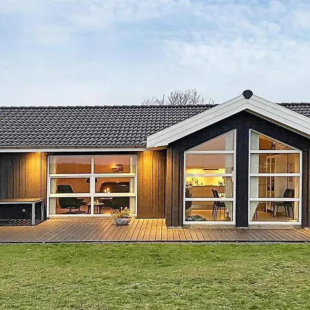 8 Person Holiday In * Hals
